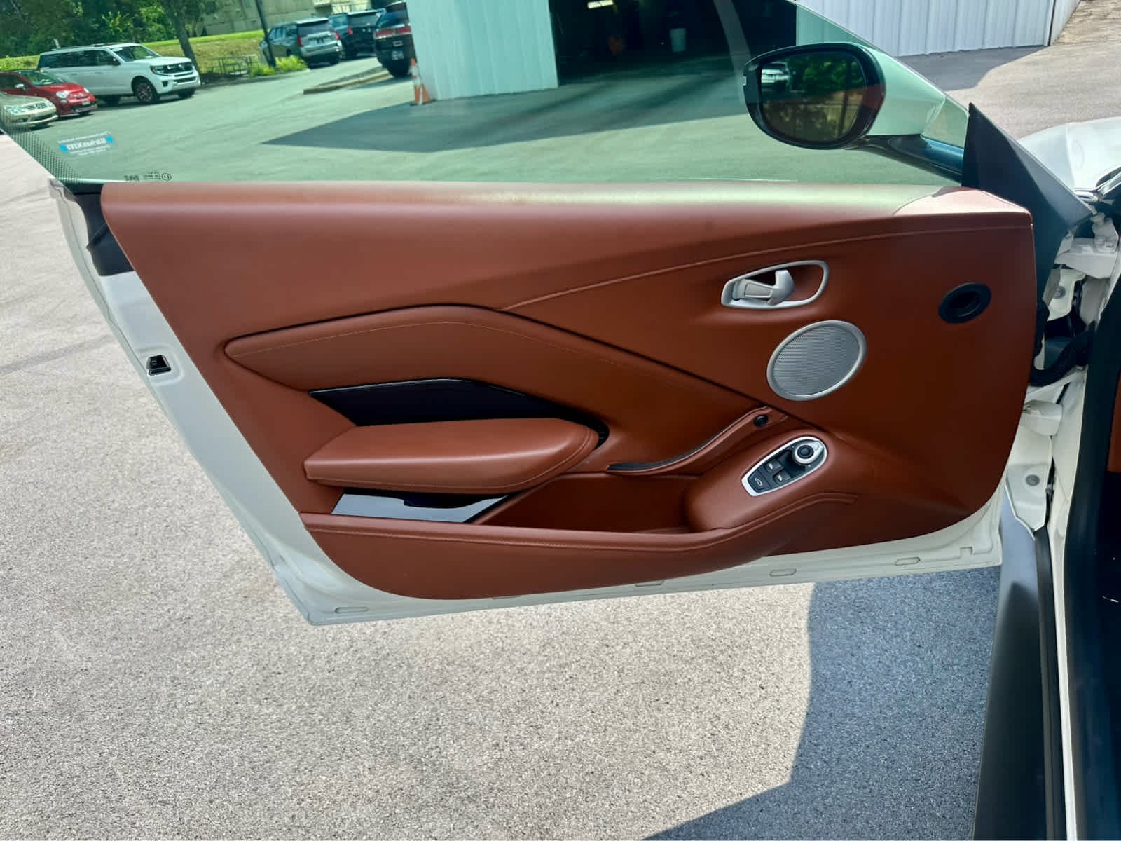 Used 2019 Stratus White Aston Martin  image 10