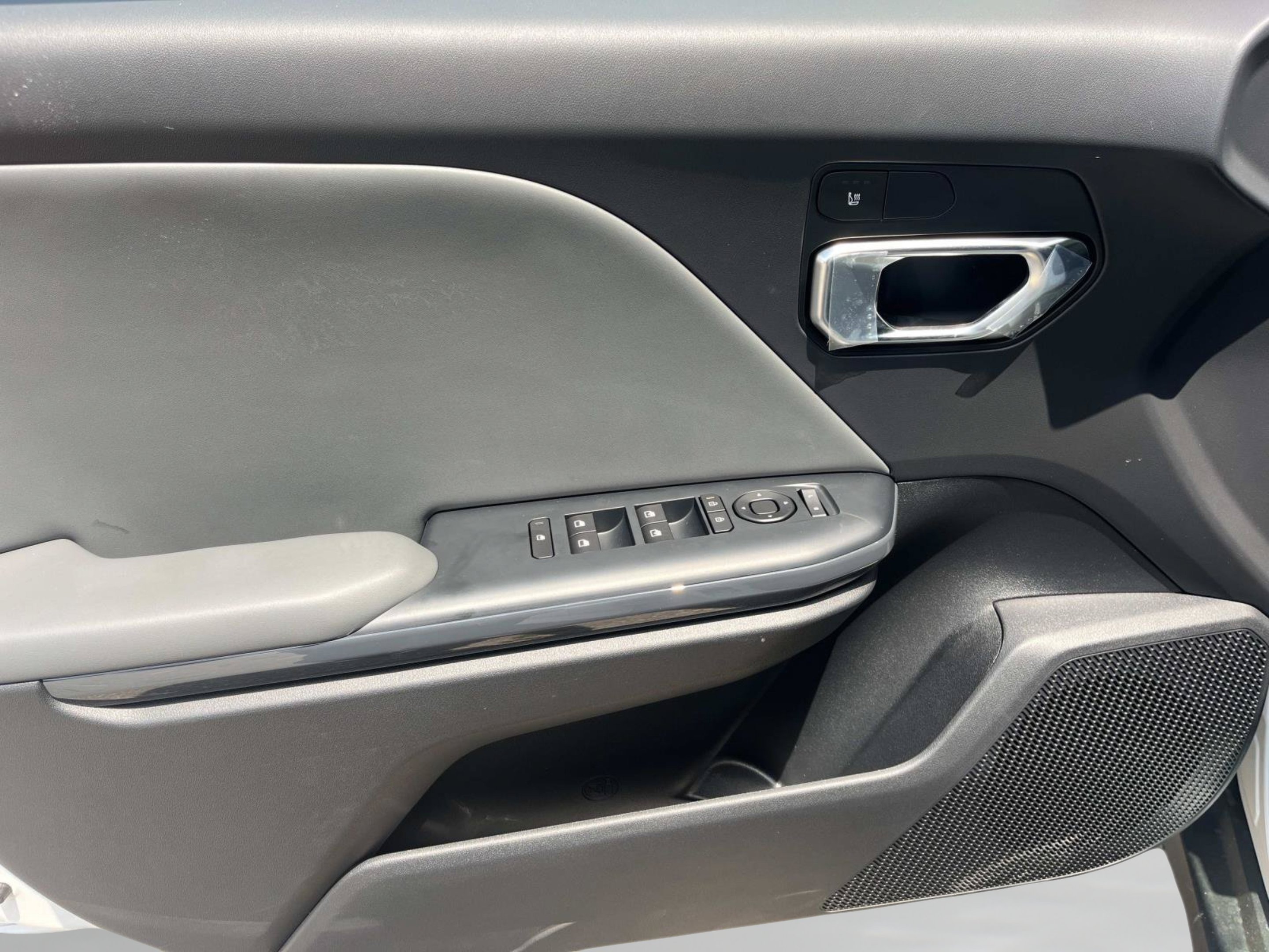 New 2026 Snow White Pearl Kia EX image 18