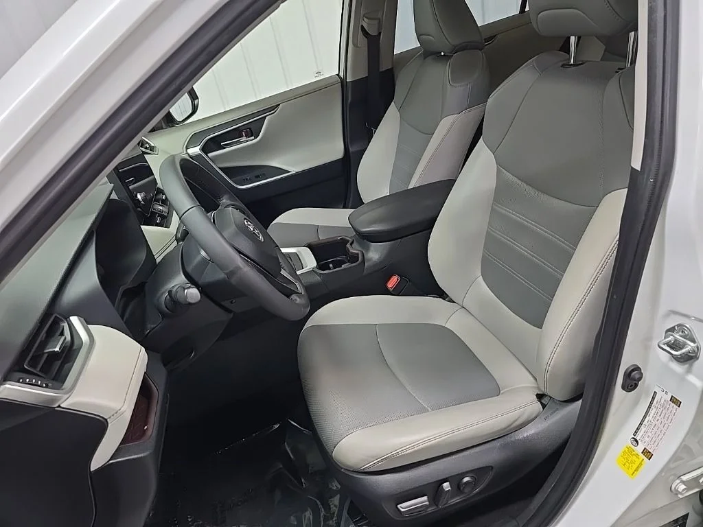 2024 Toyota RAV4 Limited - Photo 31