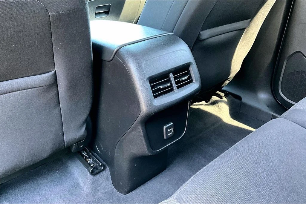 Used 2021 White Chevrolet LT image 10