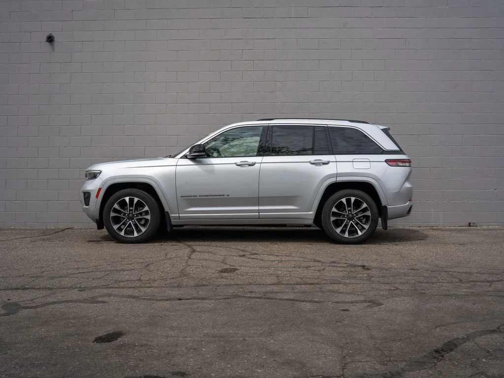 Used 2022 Silver Jeep Overland image 2