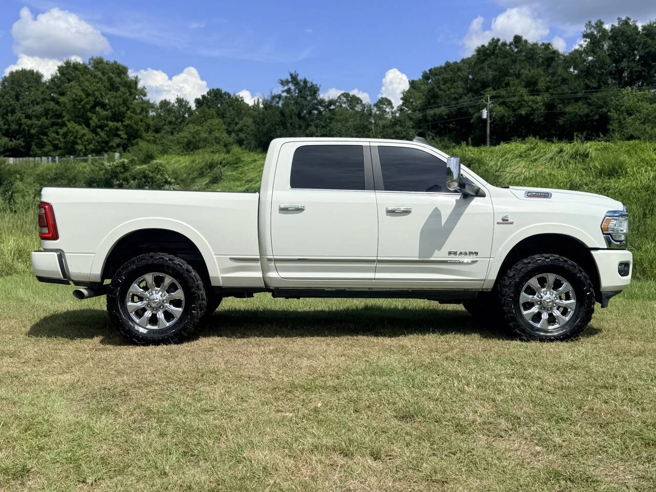 Used 2019 White RAM Limited 4x4 4dr Crew Cab 6.3 ft. SB Pickup image 6