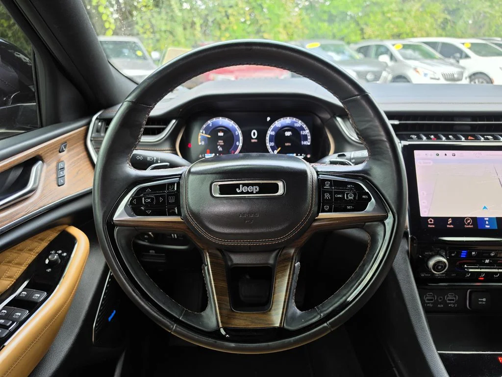 Used 2022 Diamond Black Jeep Summit image 15