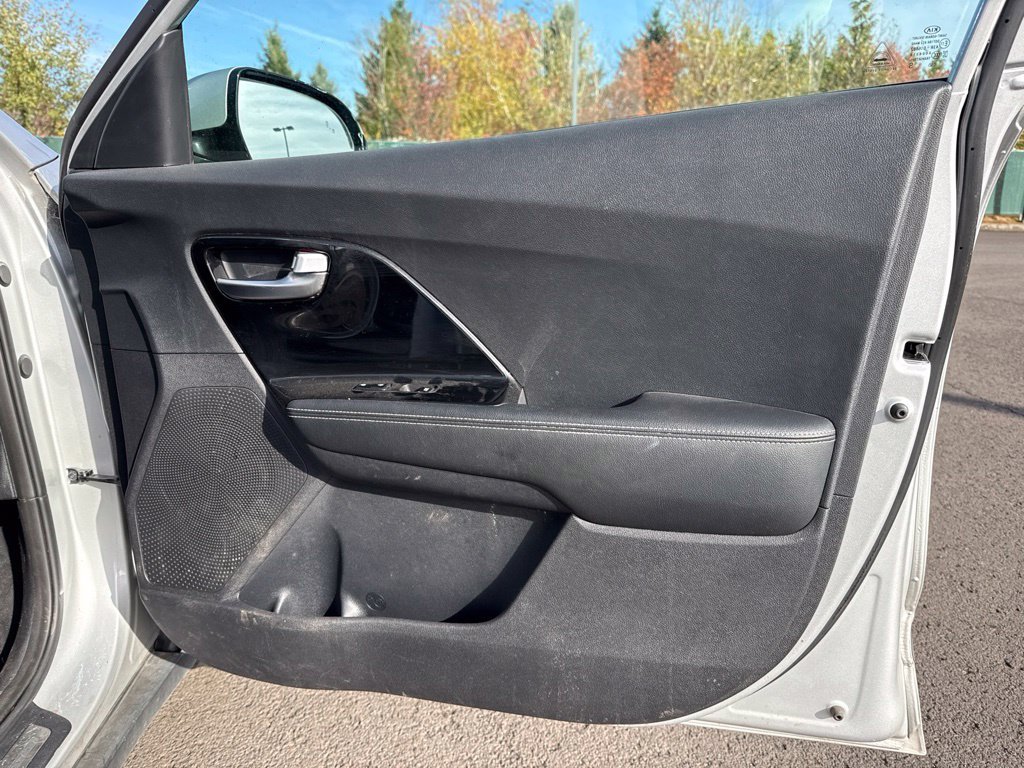 Used 2019 Silky Silver Kia EX image 24
