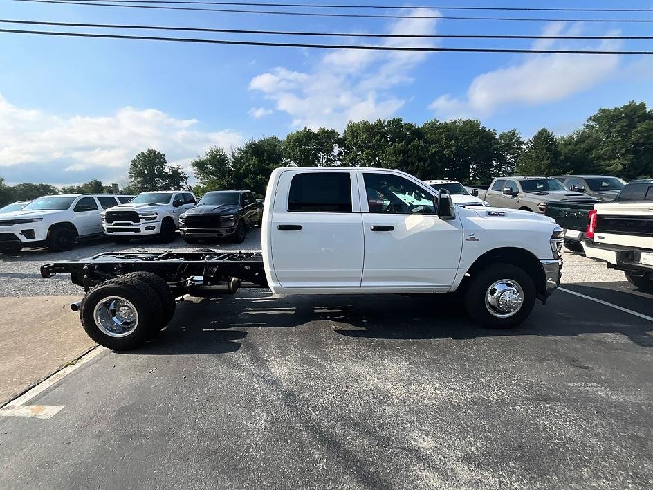 New 2026 Bright White Clearcoat RAM Tradesman image 4