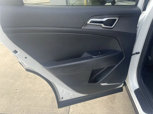 2025 Kia Sportage LX - Photo 28