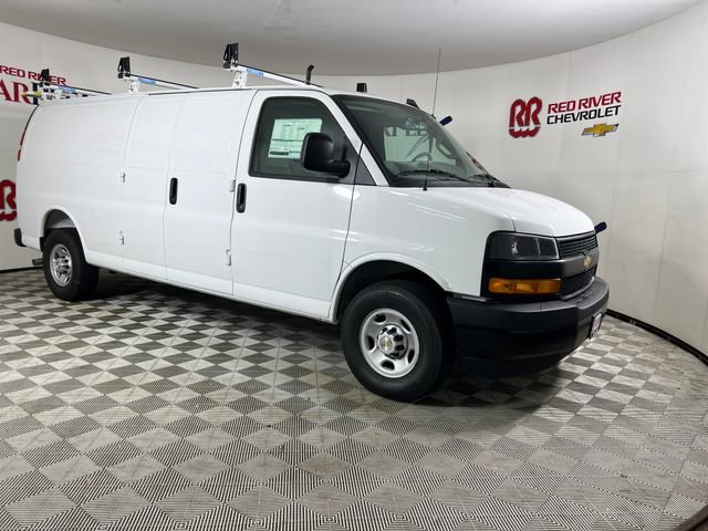 2026 Chevrolet Express 2500 Extended Work Van HD's photo