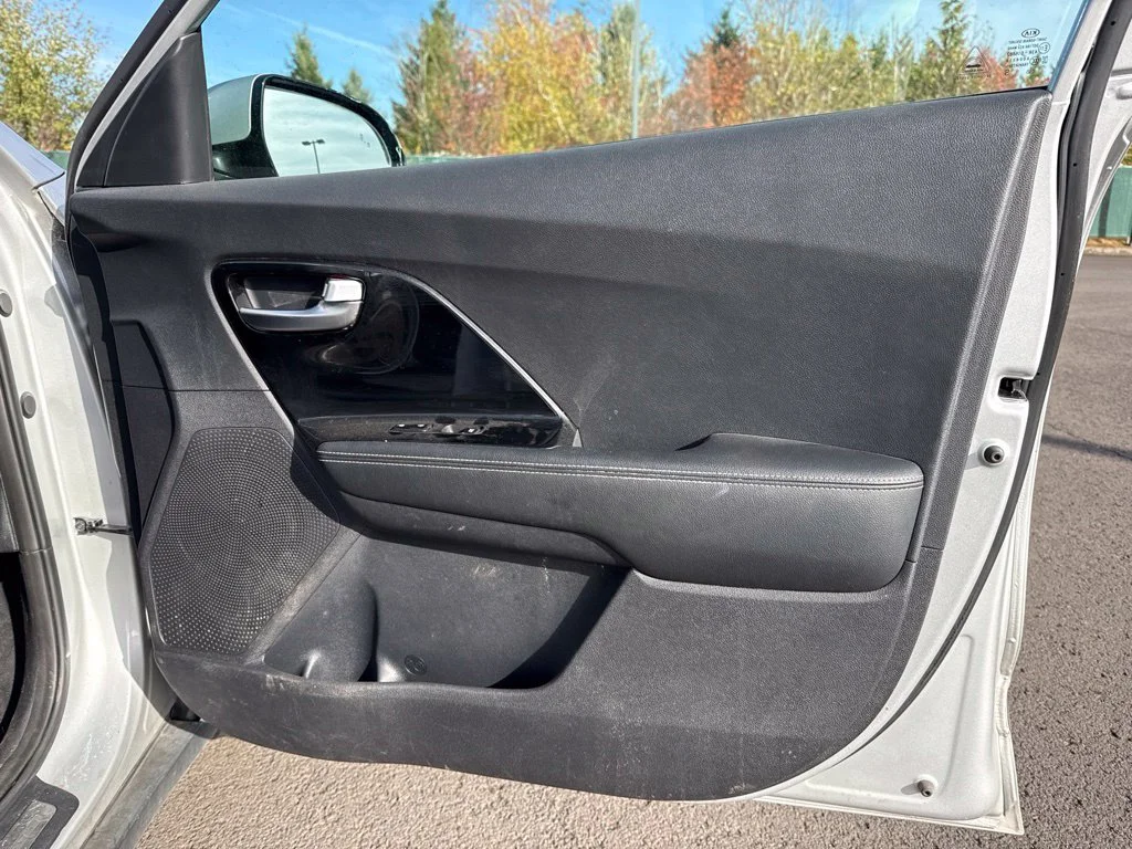 Used 2019 Silky Silver Kia EX image 24