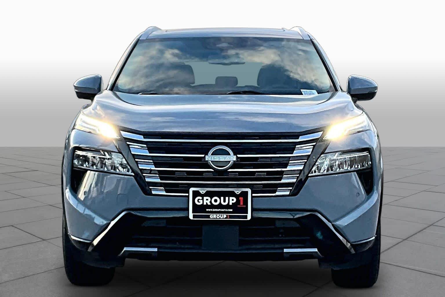 Used 2024 Boulder Gray Pearl Nissan Platinum image 4
