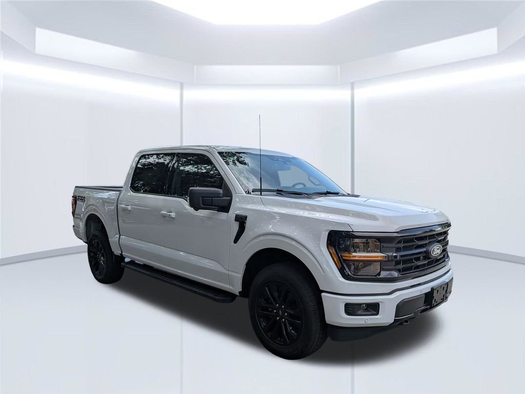 New 2026 Oxford White Ford XLT image 9