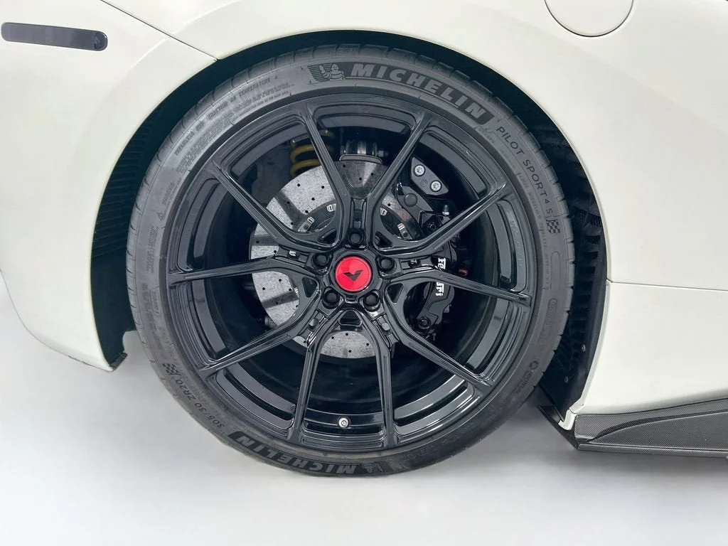 Used 2018 Bianco Avus Ferrari  image 28