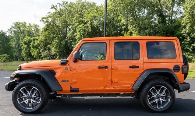Used 2025 Orange Jeep Sport S 4xe image 9