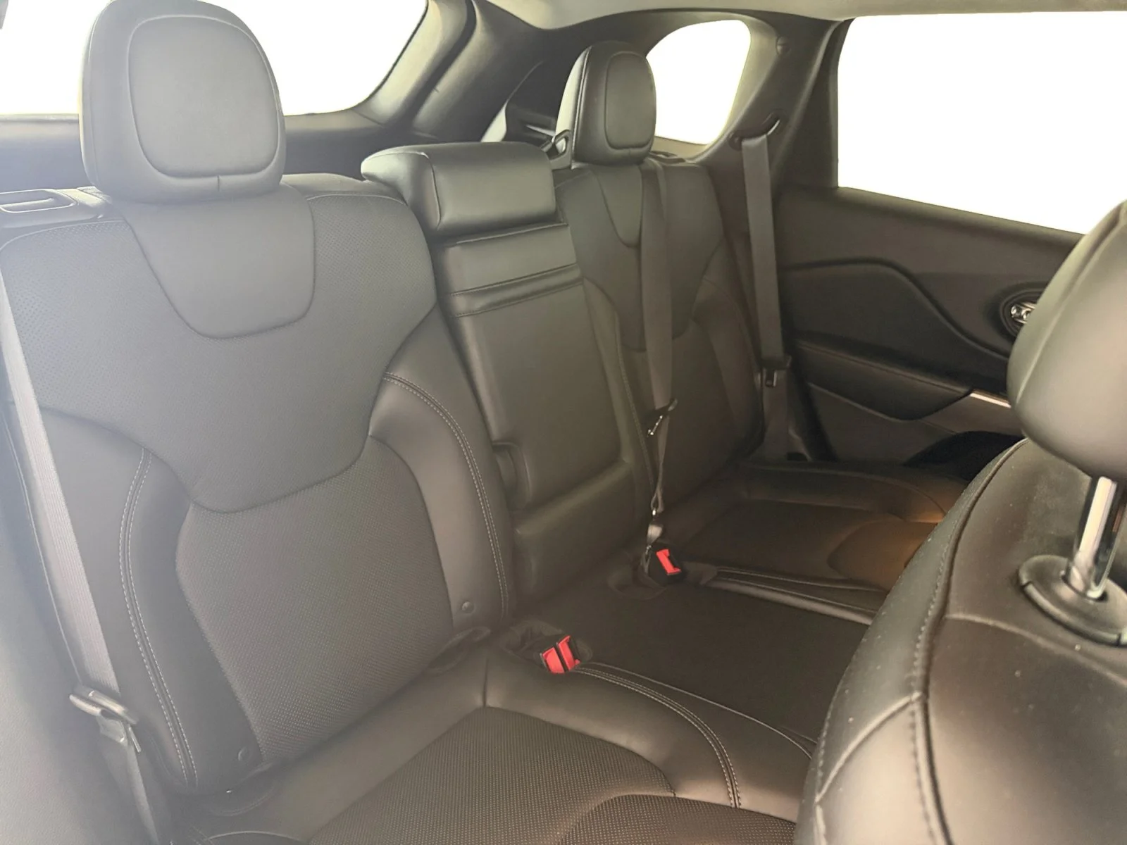 Used 2019 Bright White Clearcoat Jeep Limited image 35