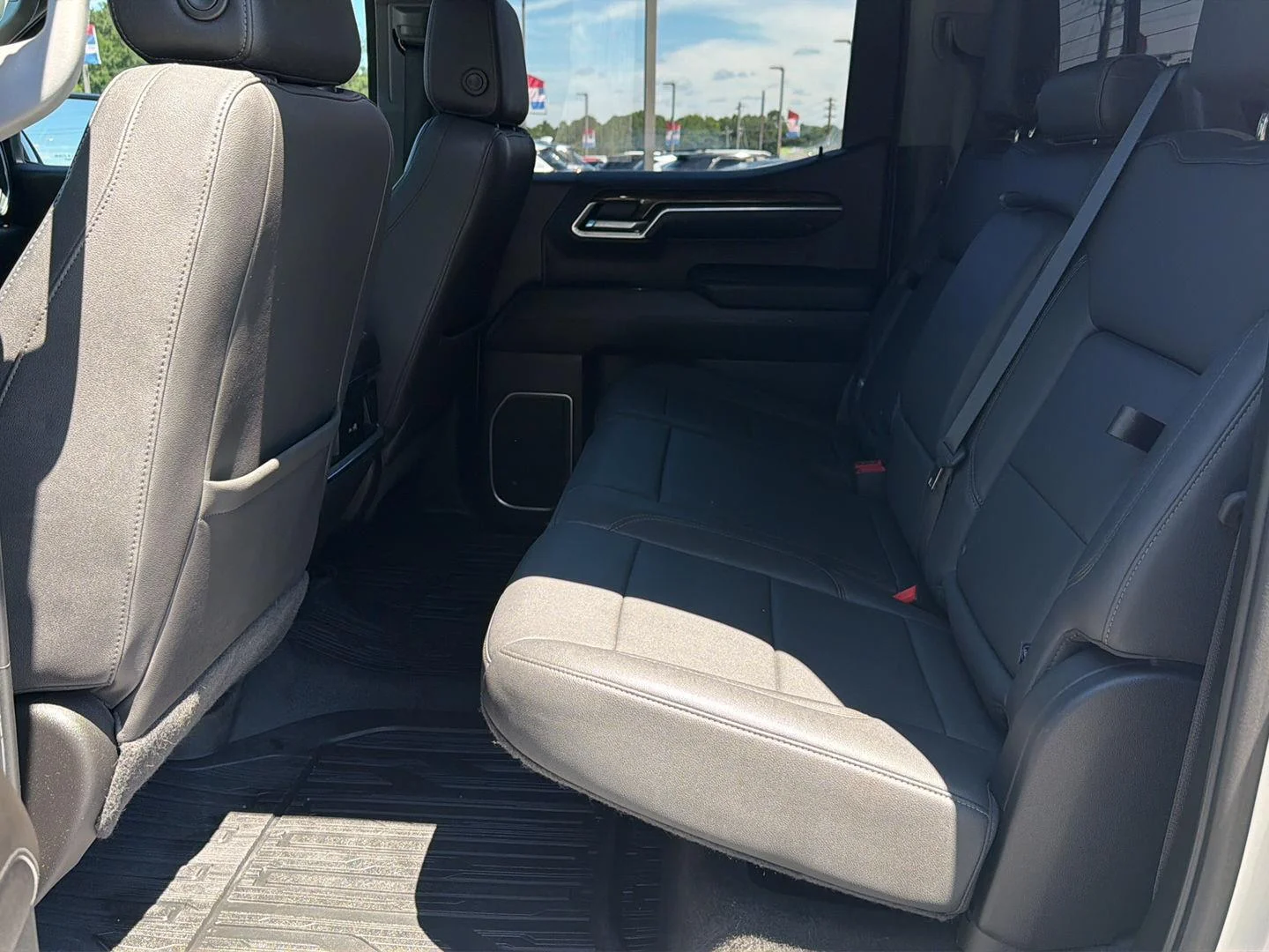 Used 2022 Quicksilver Metallic GMC Elevation image 11