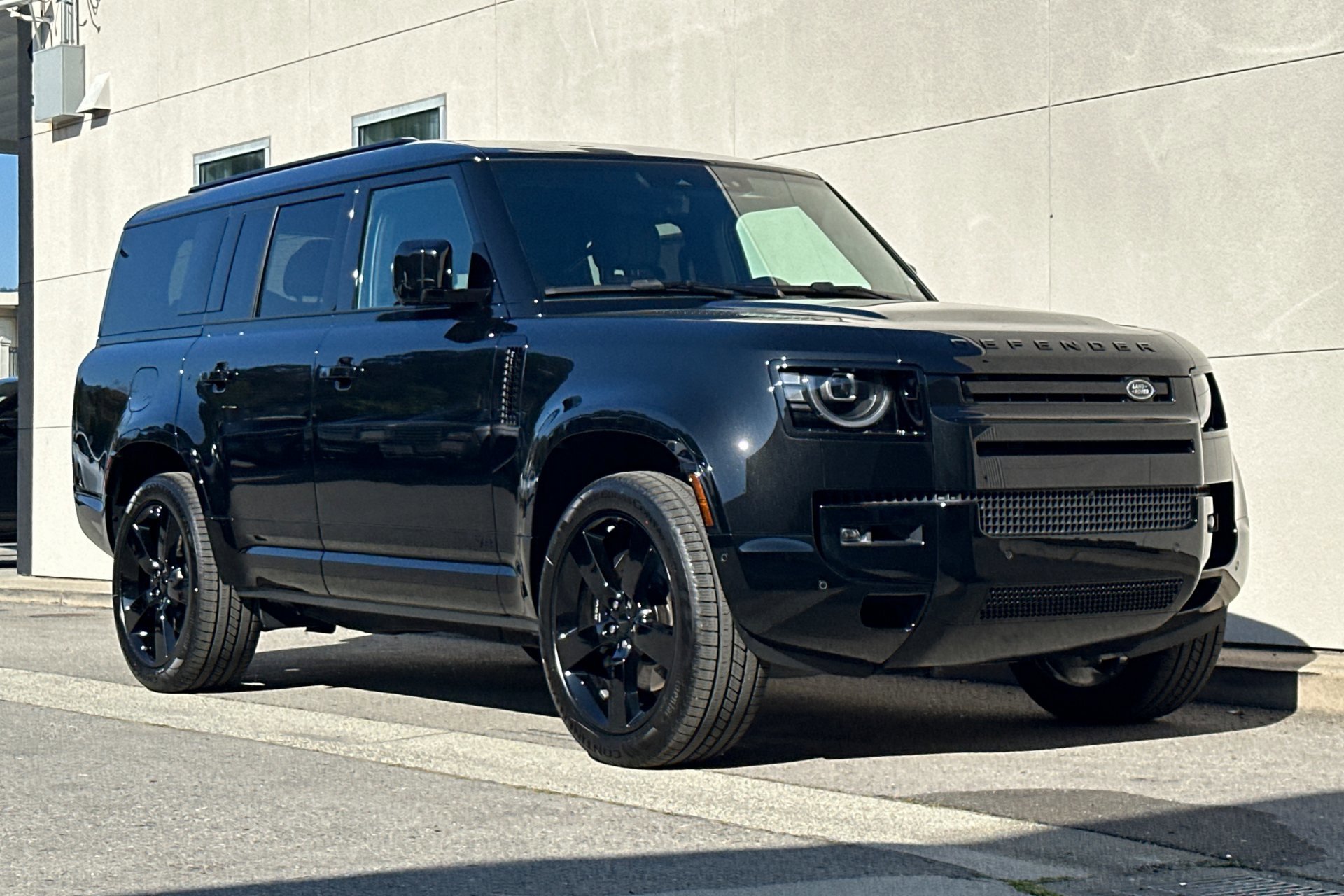 2026 Land Rover Defender V8 - Photo 9
