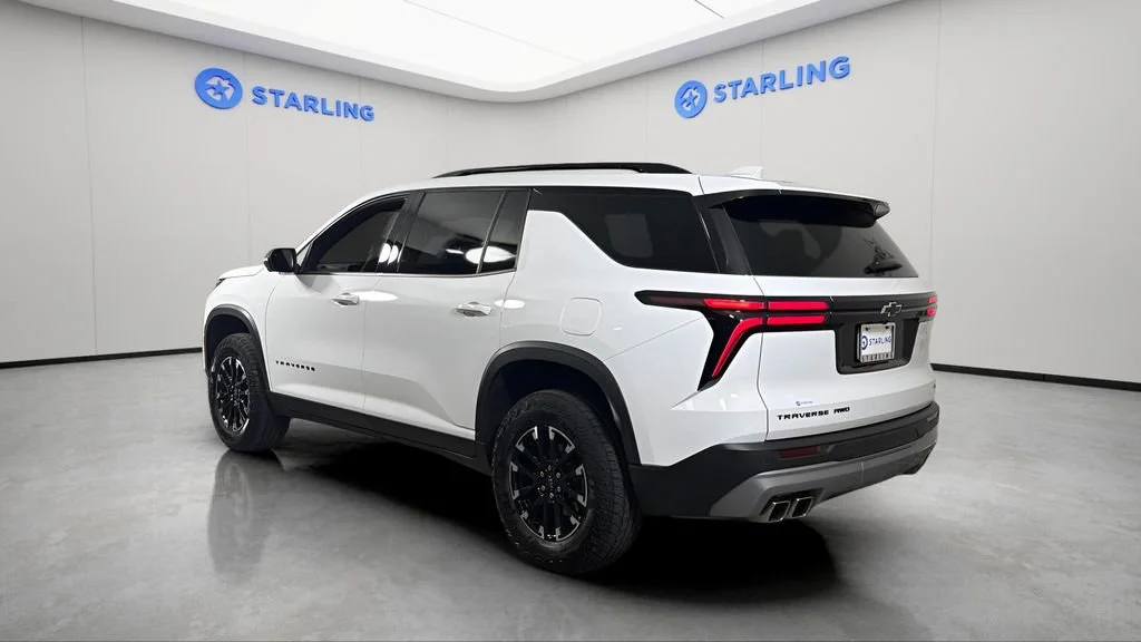 Used 2024 Summit White Chevrolet Z71 image 5