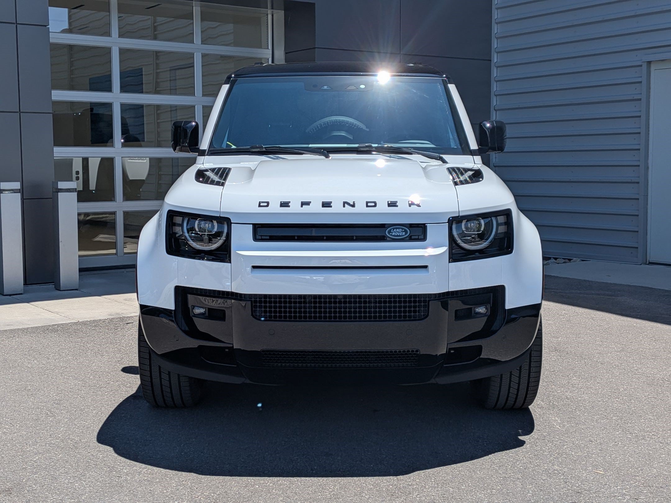 New 2026 Fuji White Land Rover P400 X-Dynamic SE image 2