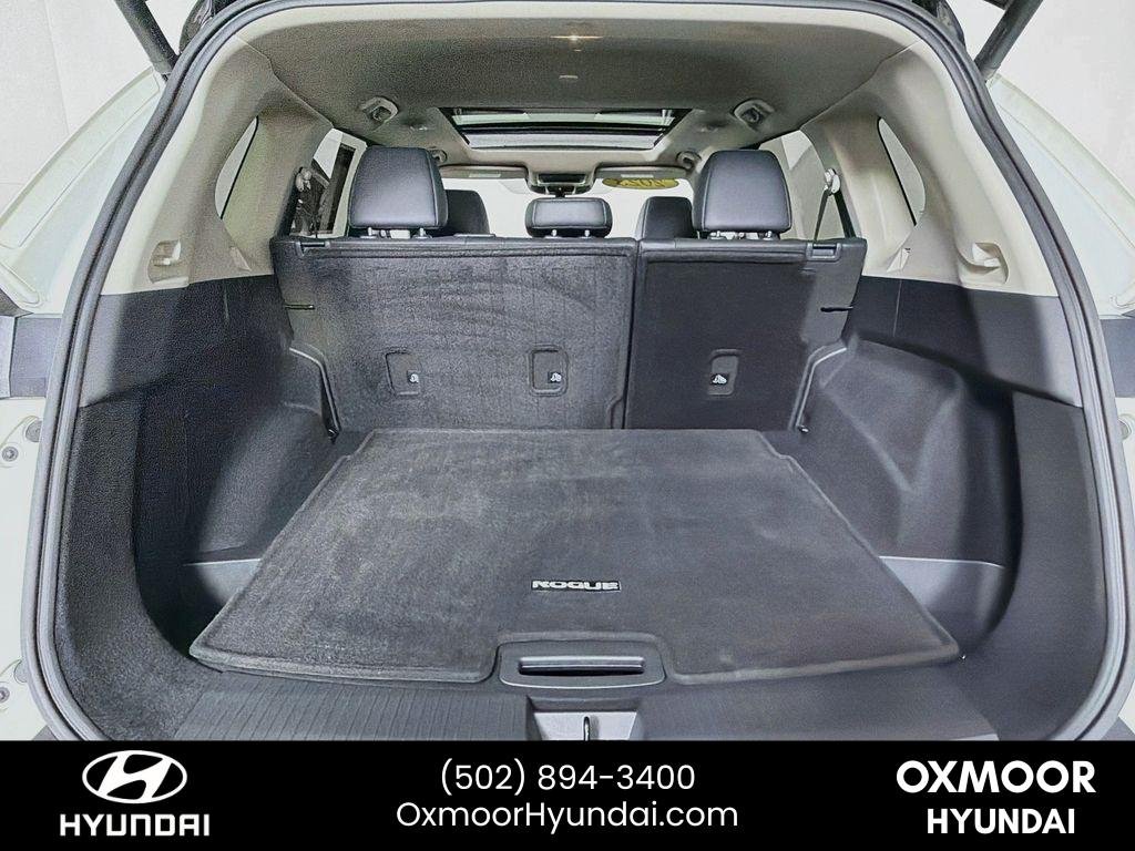 Used 2023 Pearl White Tricoat/Super Black Nissan SV image 26