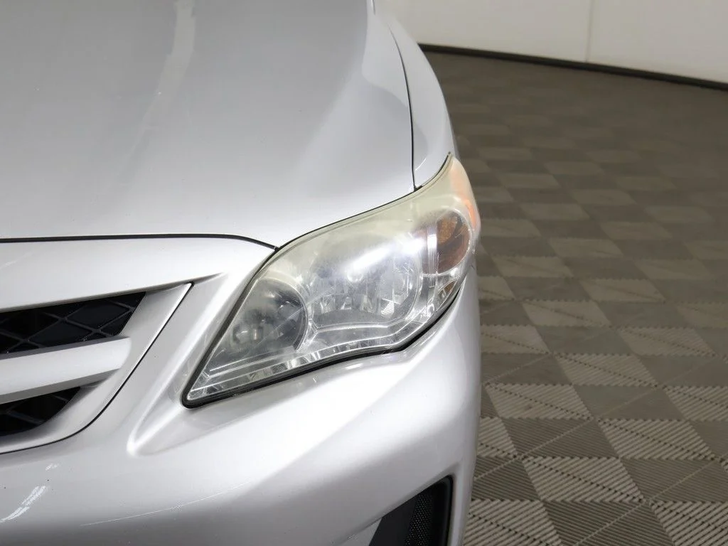 Used 2011 Silver Toyota LE image 9
