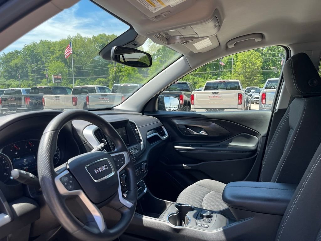 Used 2024 Ebony Twilight Metallic GMC SLE image 19
