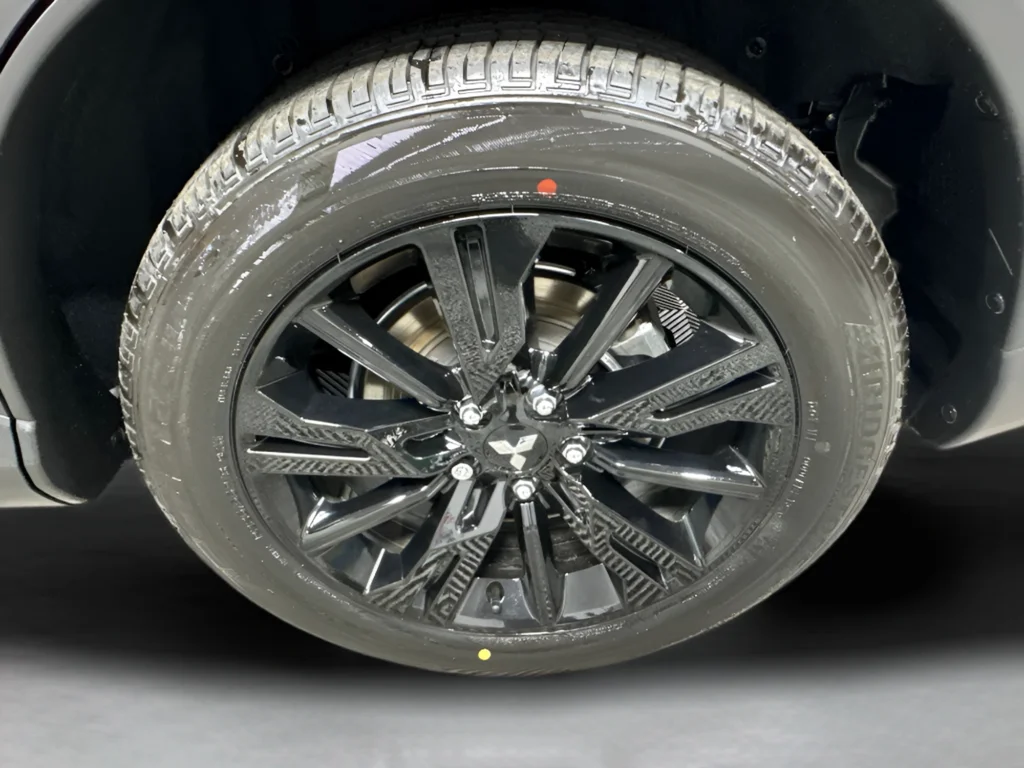 New 2026 Labrador Black Pearl Mitsubishi LE image 36