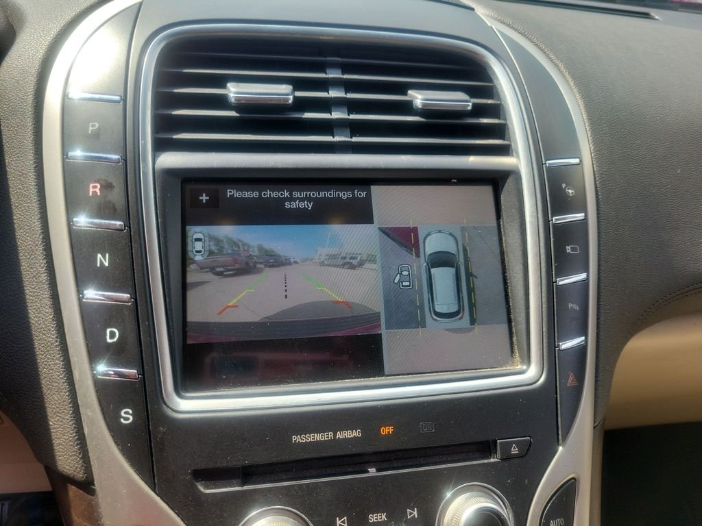 Used 2016 Red Lincoln Reserve image 27