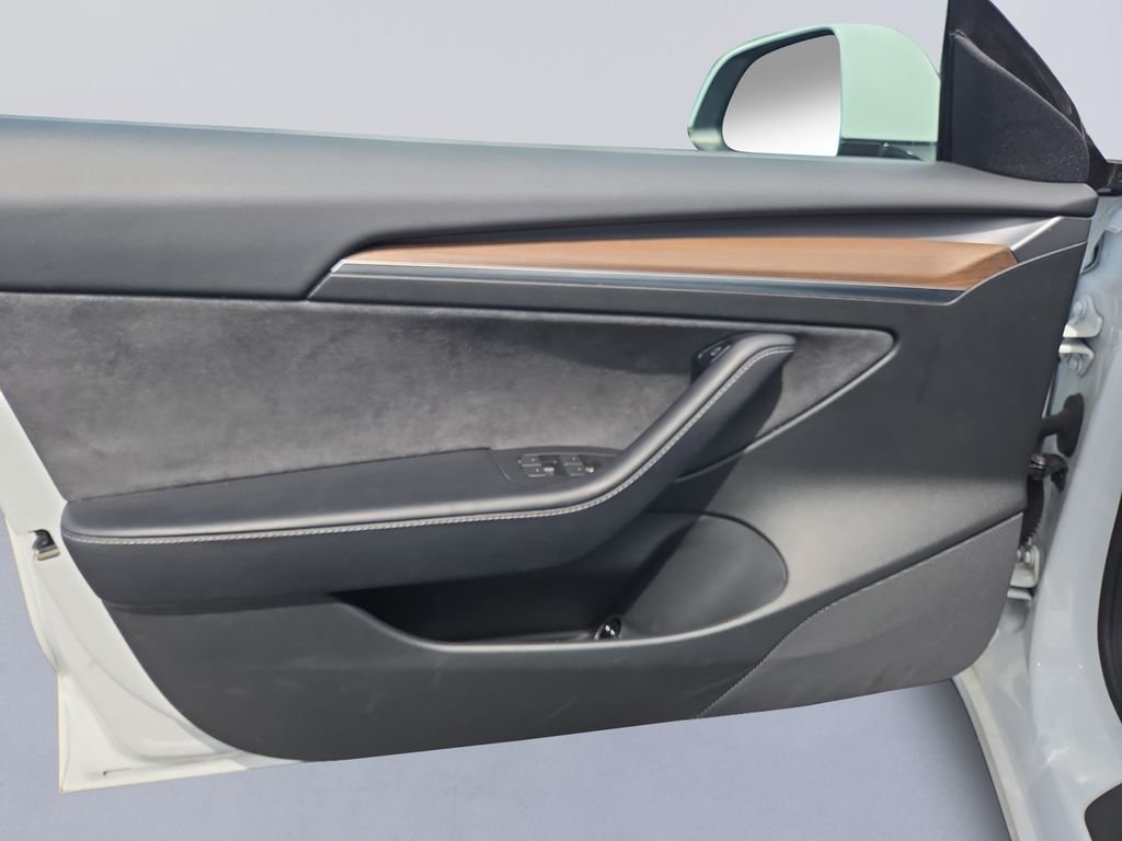 Used 2022 White Tesla Long Range image 10