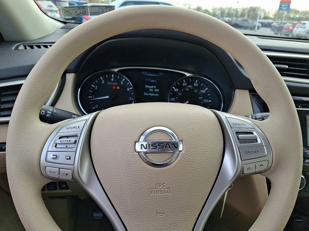 Used 2015 White Nissan S image 20