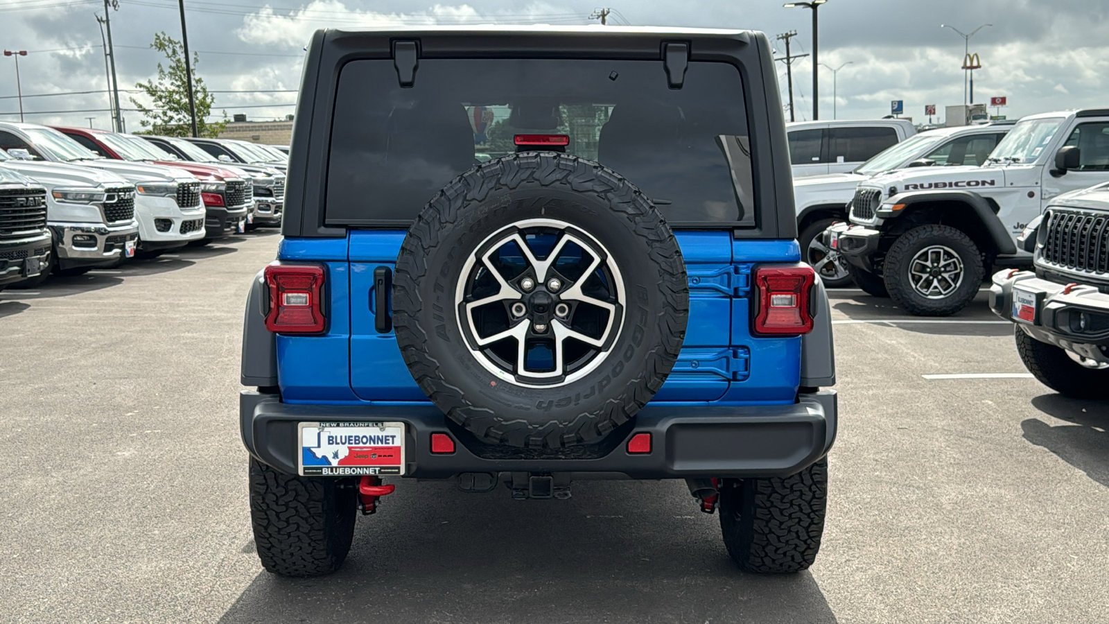 New 2026 Hydro Blue Pearl-Coat Exterior Paint Jeep Rubicon image 6