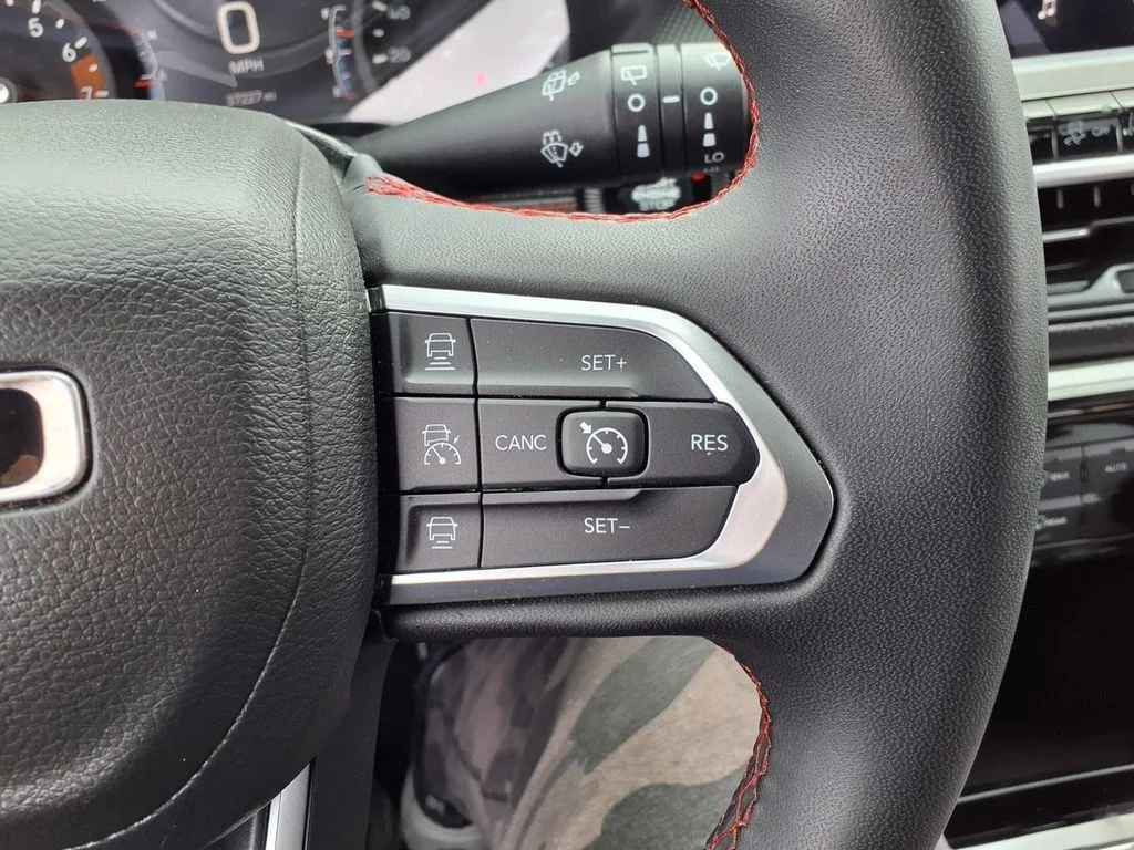 Used 2025 Silver Jeep Trailhawk image 14