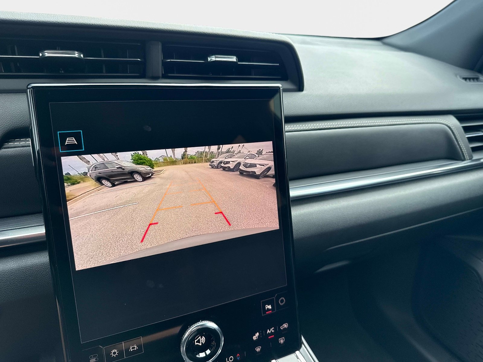 Used 2025 Sterling Metallic GMC AWD Elevation image 24