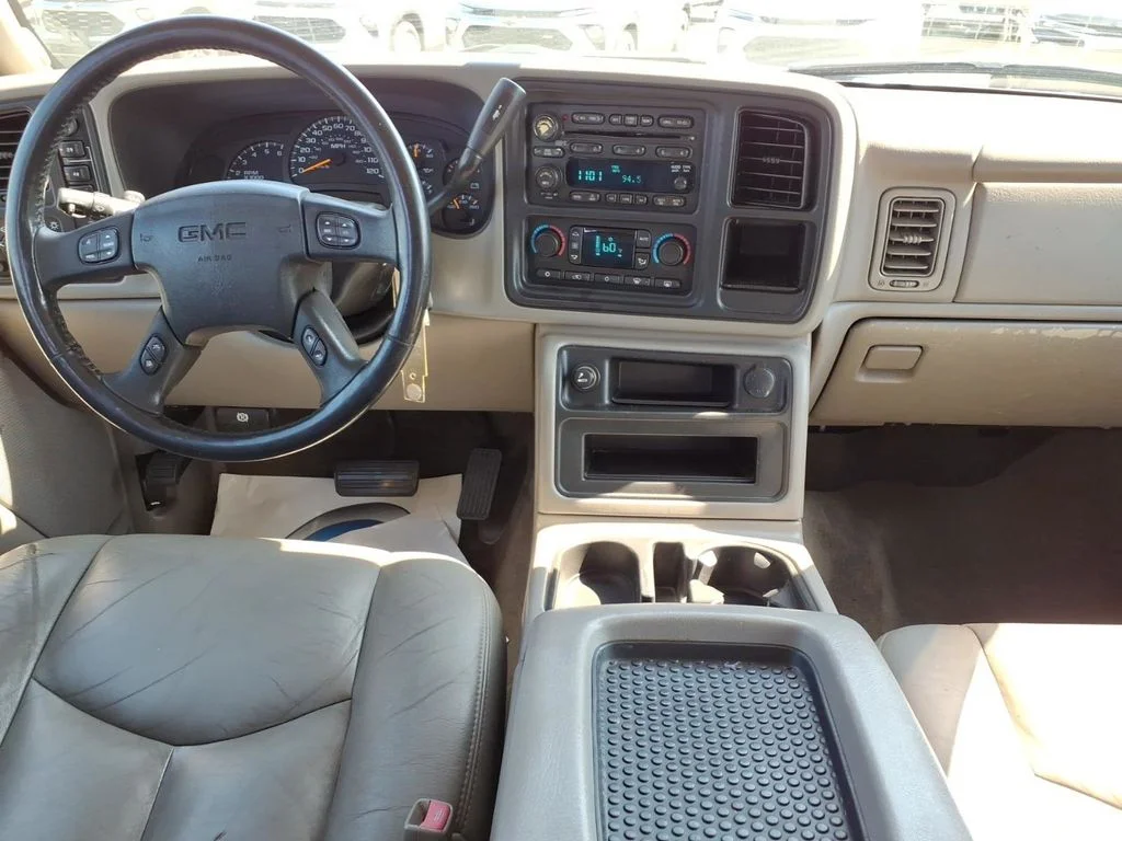 Used 2005 Silver GMC SLT image 26