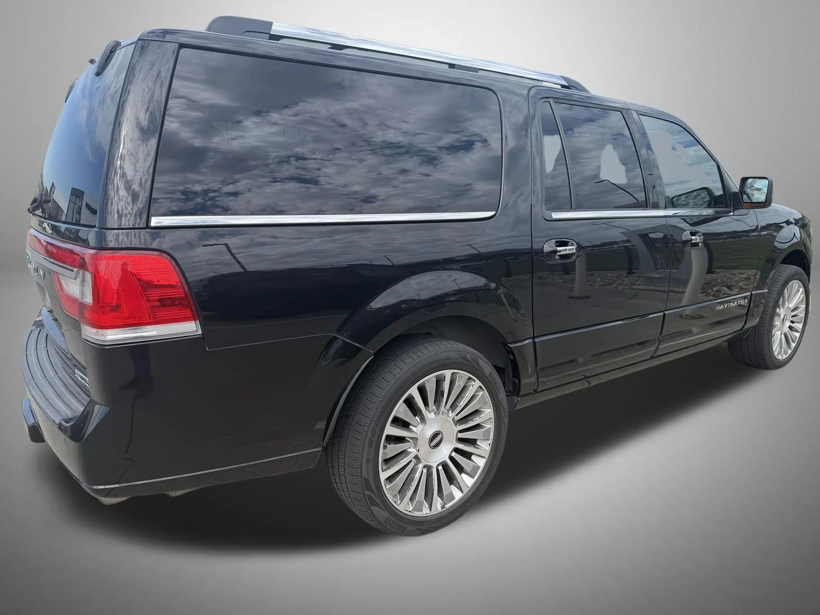Used 2015 Black Lincoln Base image 3