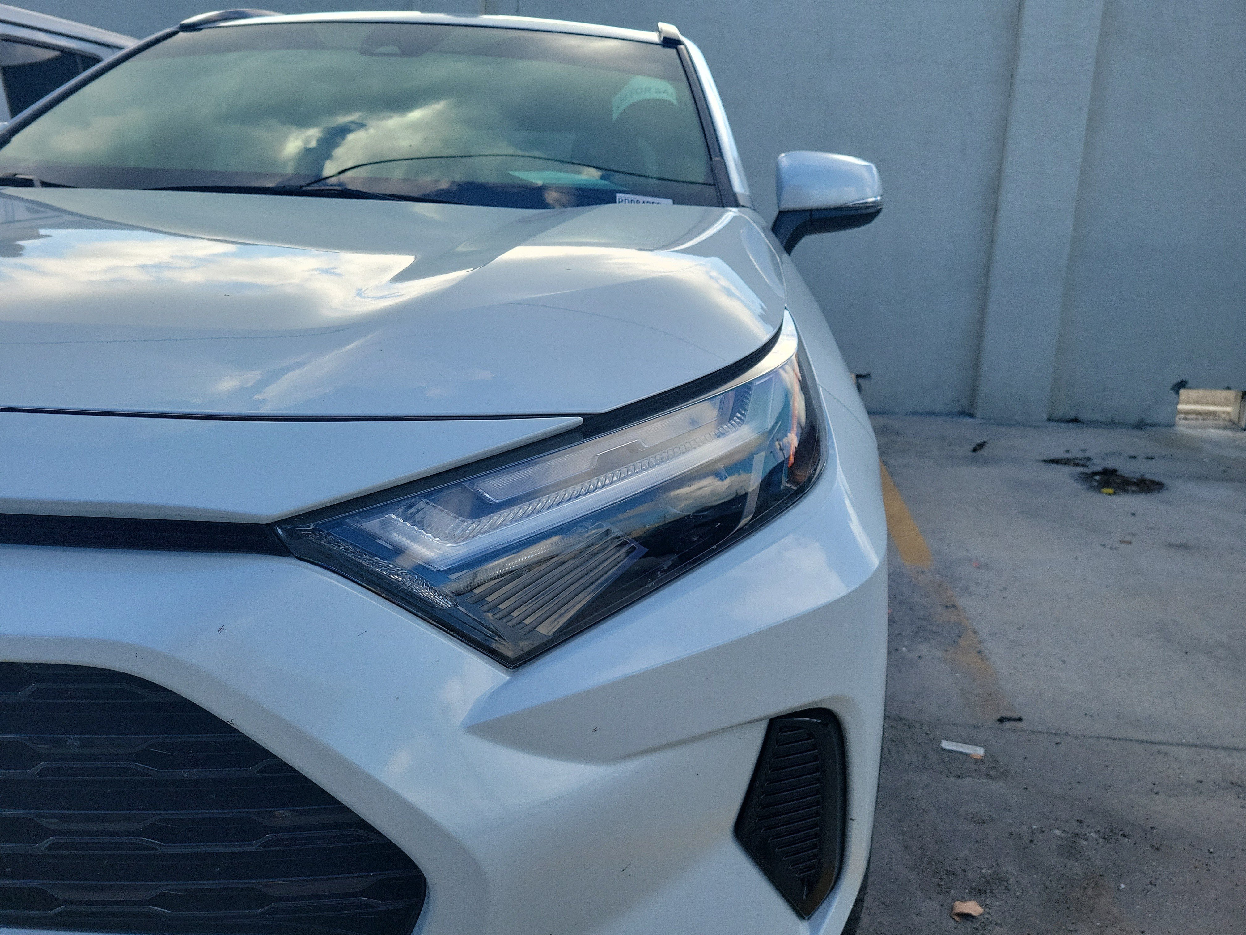 Used 2023 Pearl Toyota Hybrid SE image 5