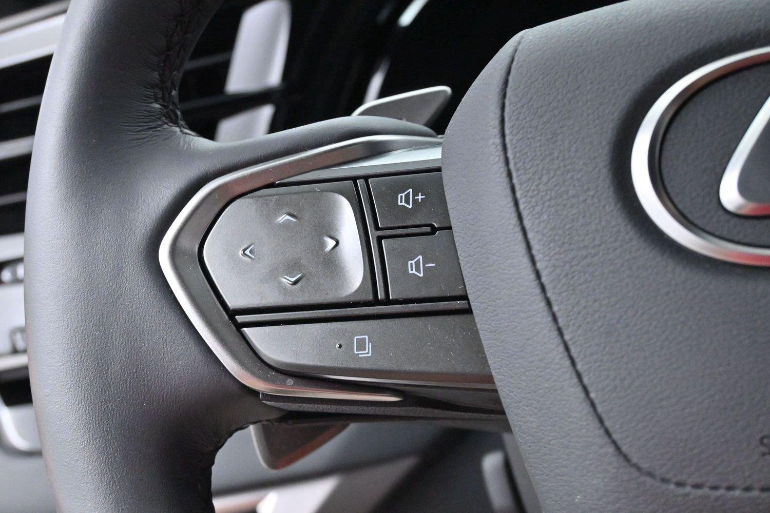 Used 2025 White Lexus RX 350 image 17