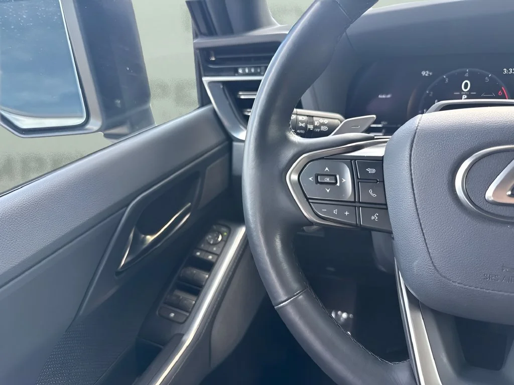 Used 2024  Lexus GX 550 Luxury image 17