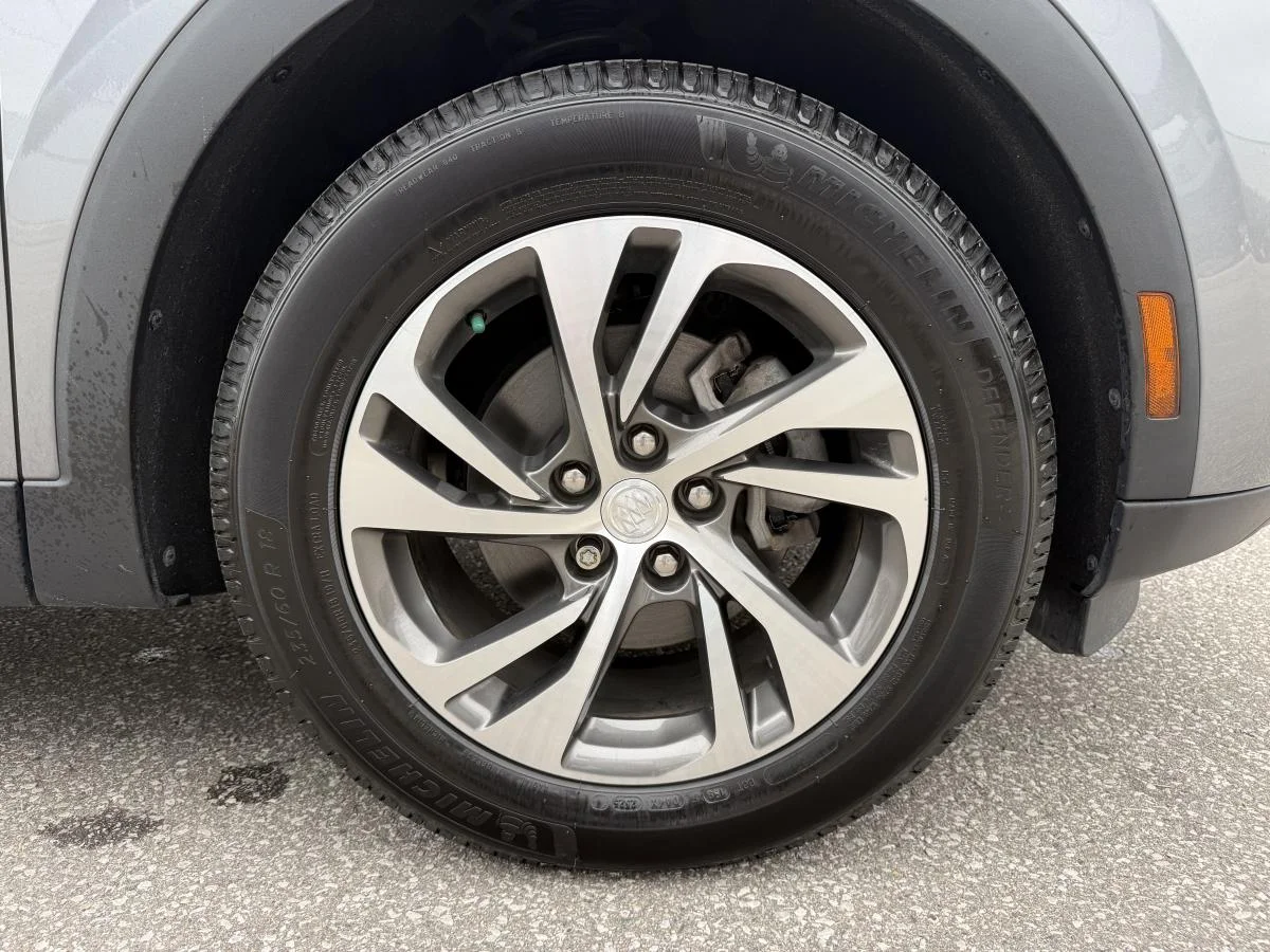 Used 2021 Grey Buick Essence Awd image 10
