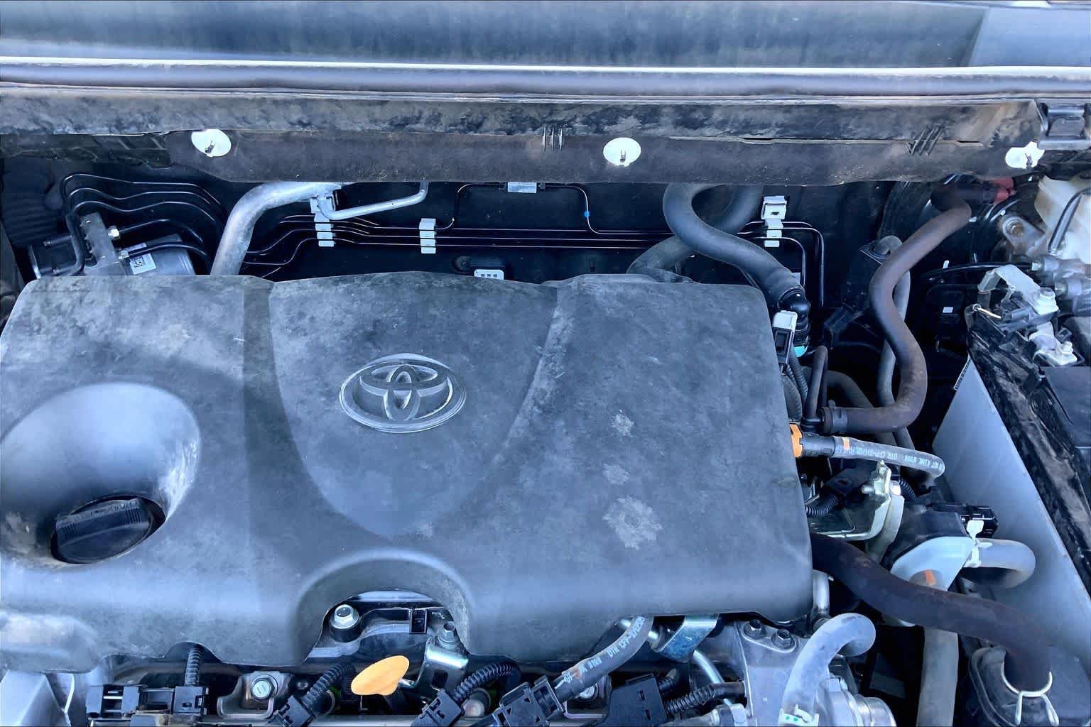 Used 2023 Midnight Black Metallic Toyota XLE Premium image 32