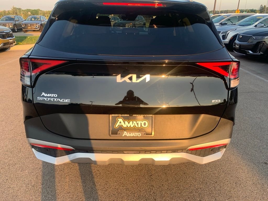 Used 2024 Black Kia EX image 4