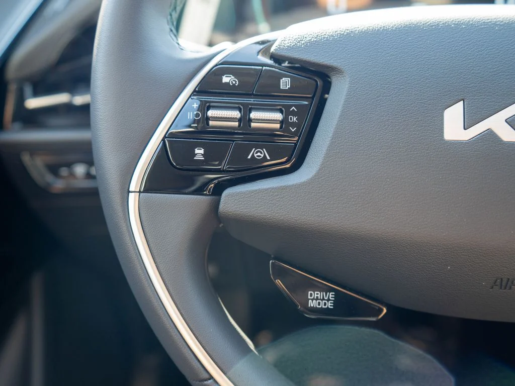 New 2026 Snow White Pearl Kia EX image 19