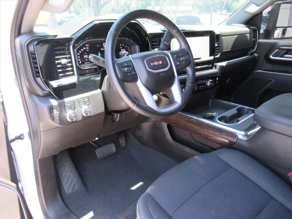 Used 2025 White GMC SLE image 15