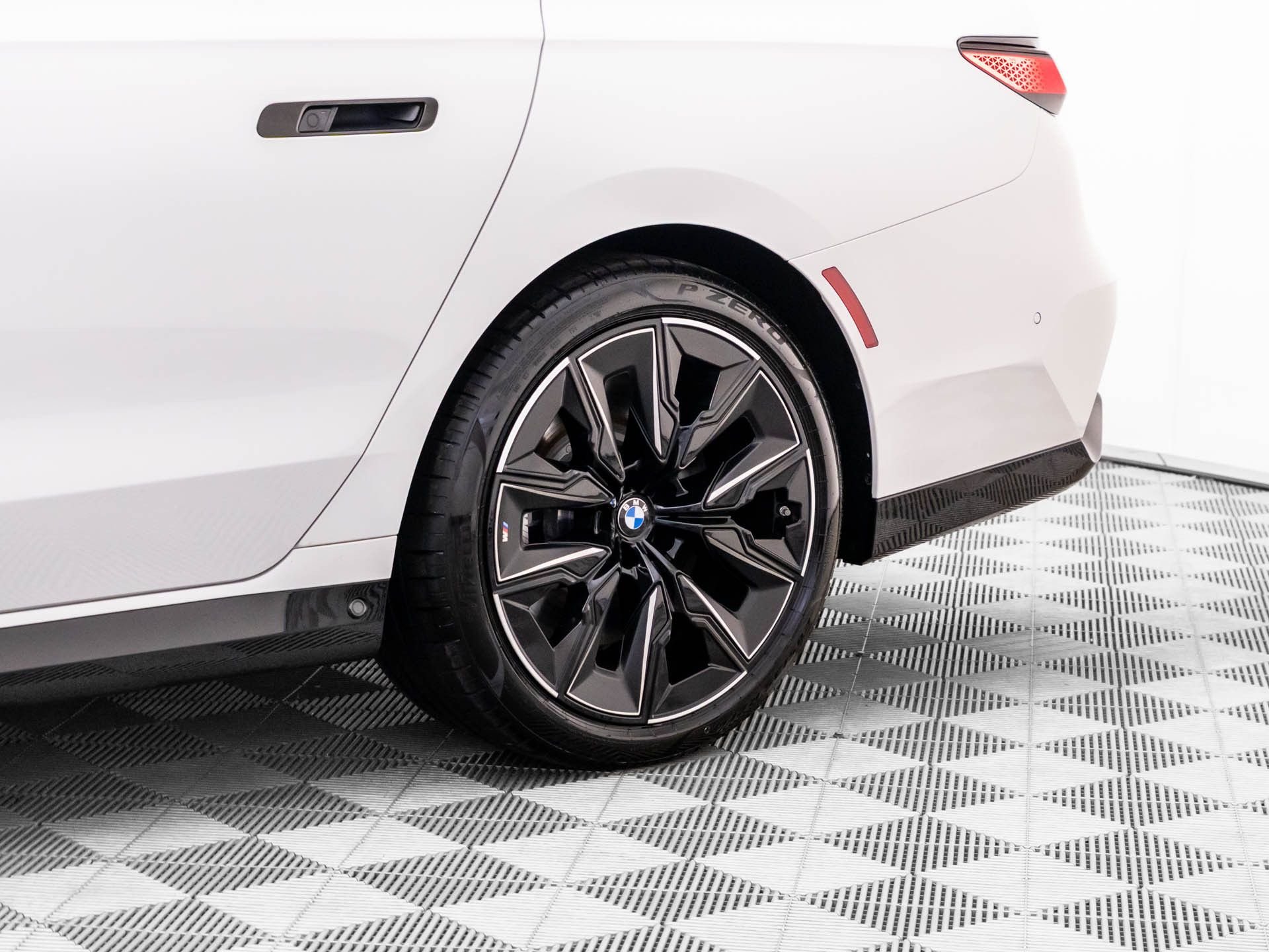 New 2026 Alpine White BMW 760i xDrive image 36