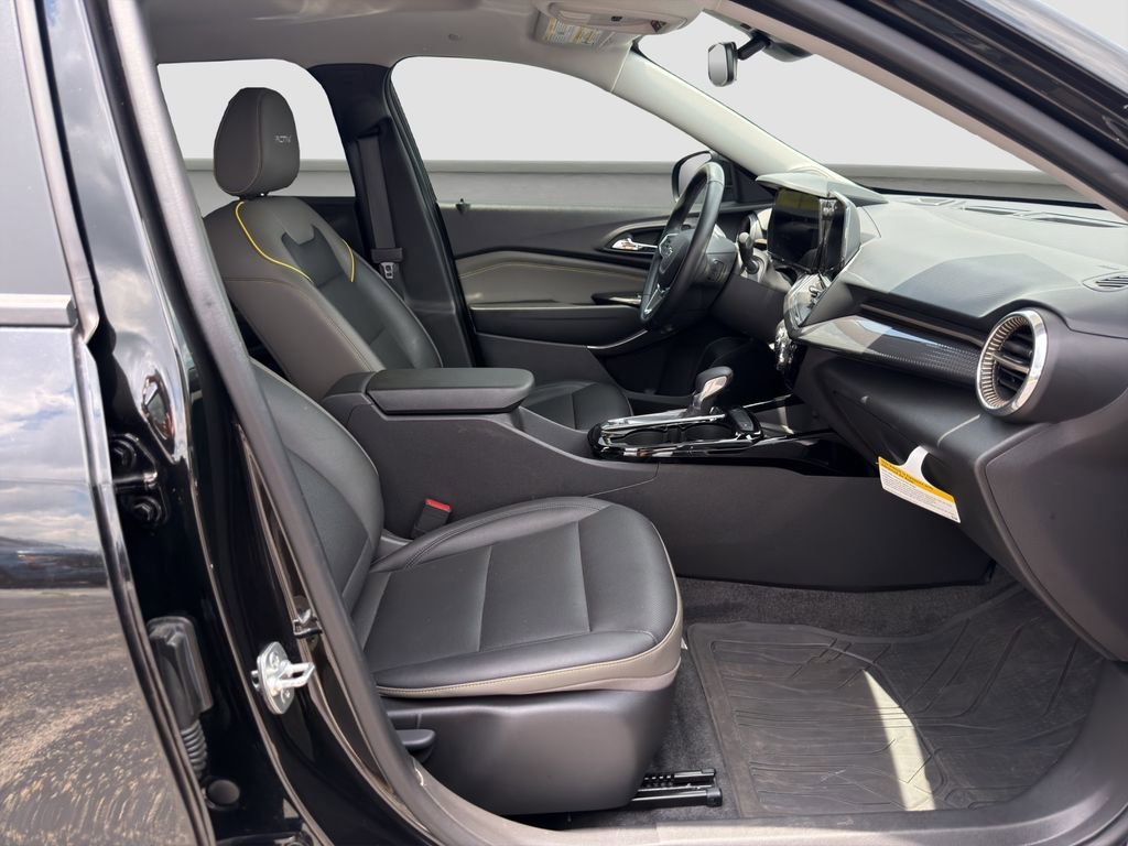 Used 2025 Mosaic Black Metallic Chevrolet ACTIV image 18