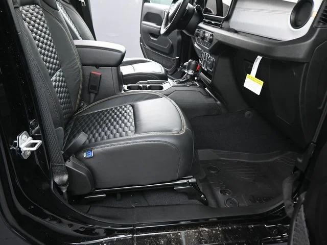 New 2026 Black Clear-Coat Exterior Paint Jeep Sport S image 22
