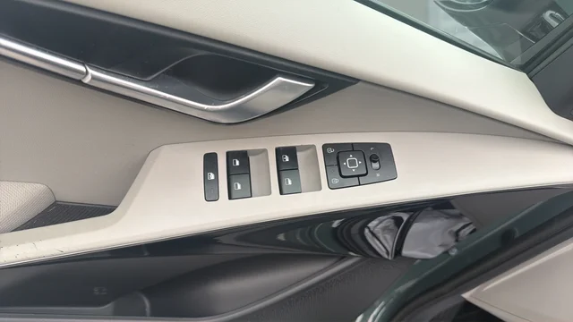 Used 2023 Green Kia Wind image 15