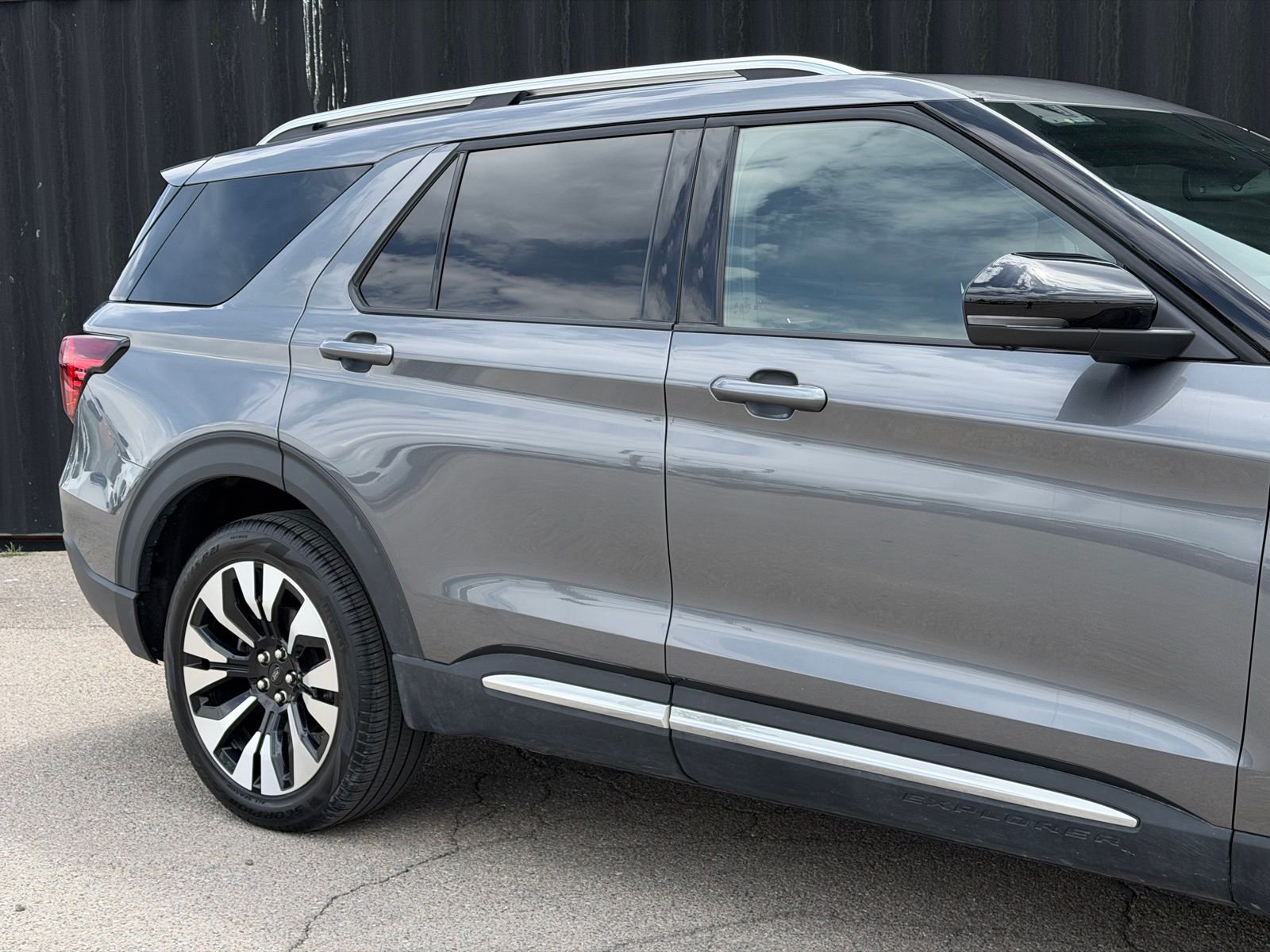 Used 2025 Gray Metallic Ford Platinum image 5