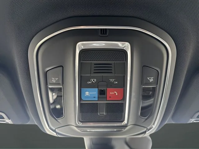 Used 2024 White Jeep Laredo image 19
