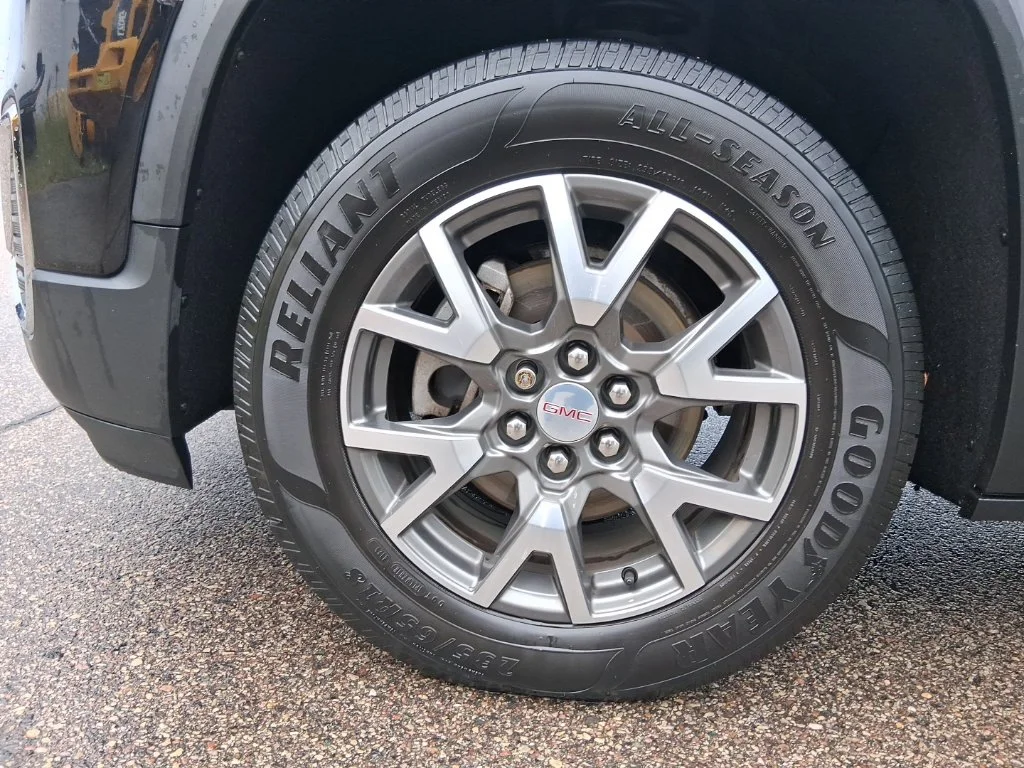 Used 2020 Ebony Twilight Metallic GMC SLE image 12