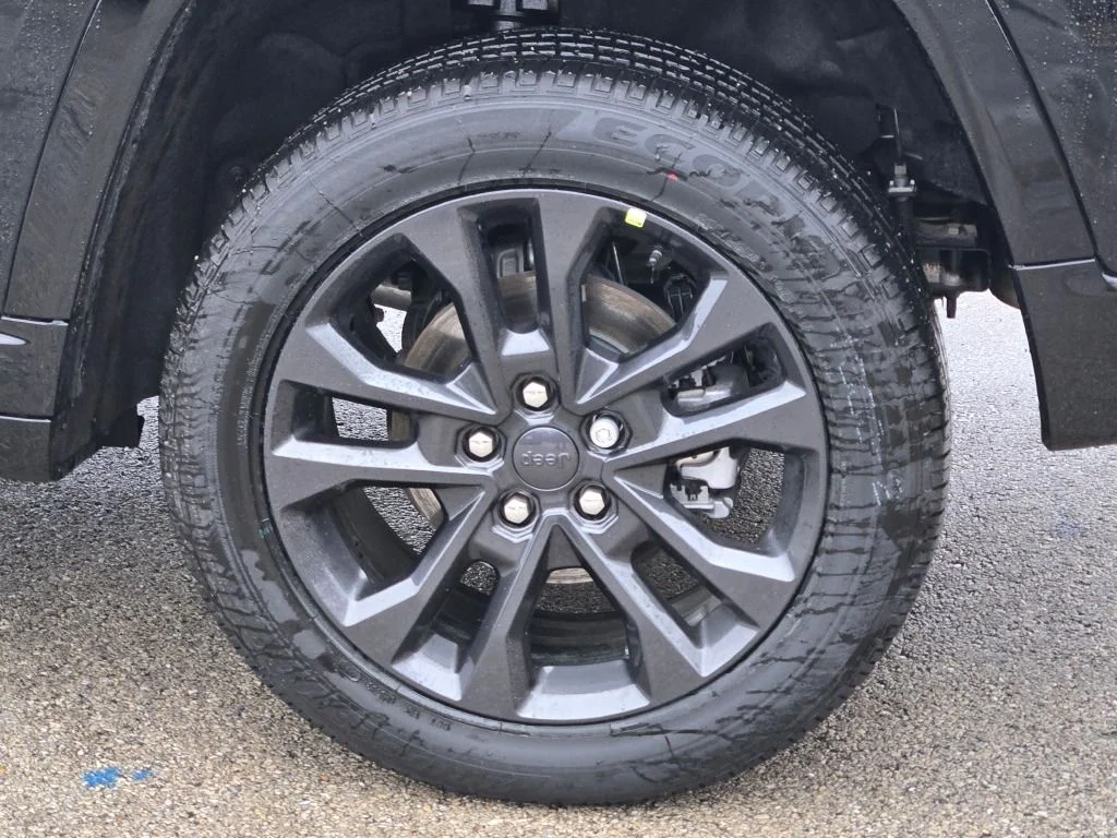 New 2026 Diamond Black Crystal Pearl-Coat Exterior Paint Jeep Limited Reserve image 16