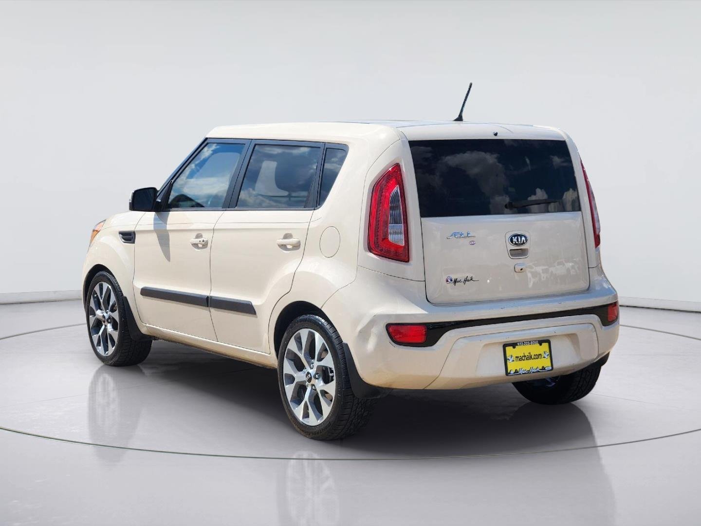 Used 2013 Dune Kia ! image 6